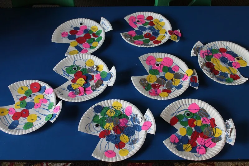 paper plate rainbow fish craft