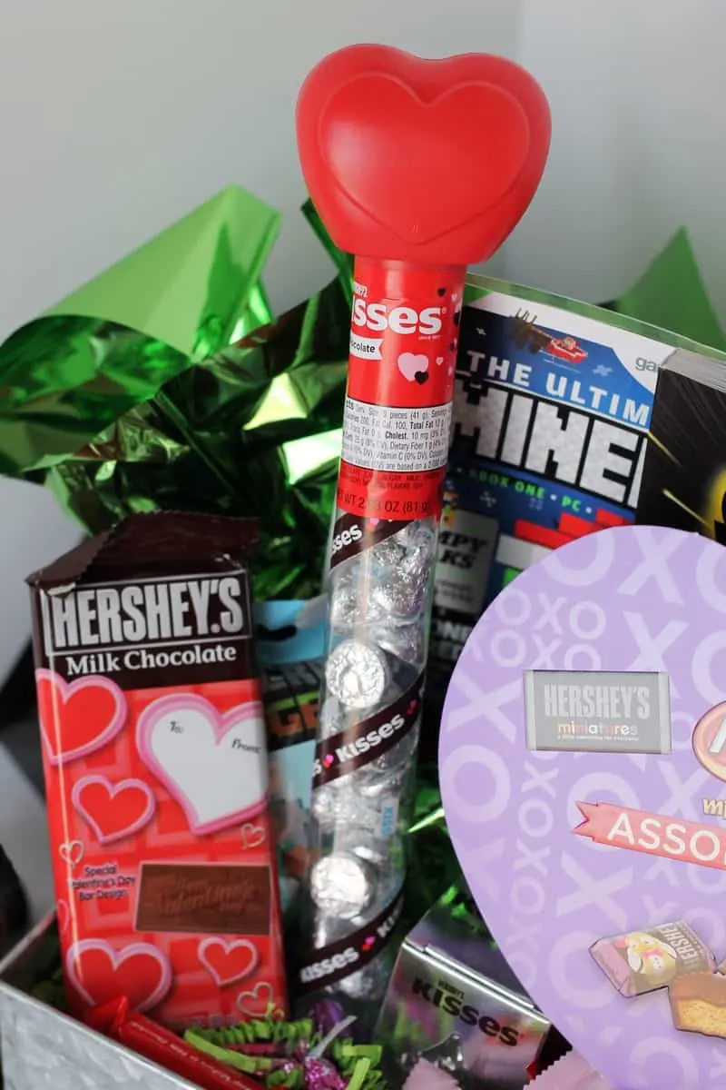 Minecraft Valentine Gift Basket #HSYMessageOfLove