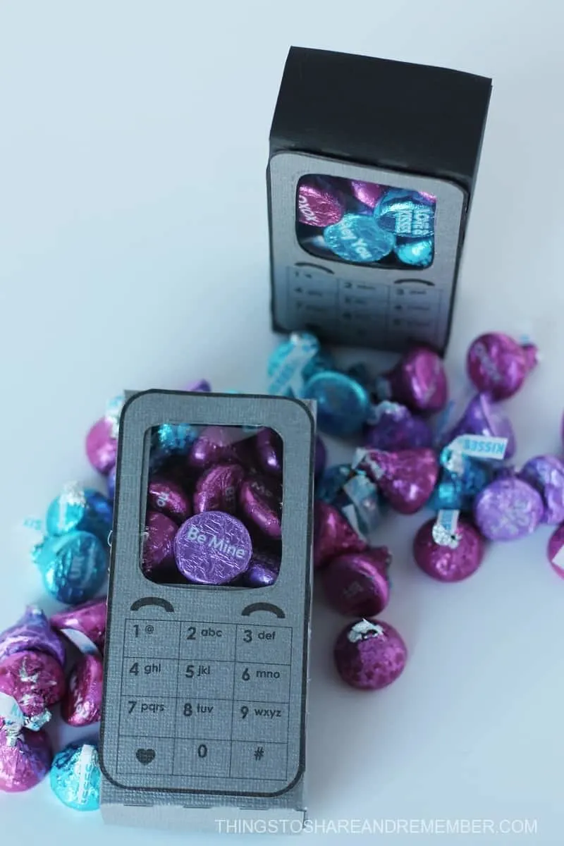 Cell Phone Candy Box Valentine #HSYMessageOfLove