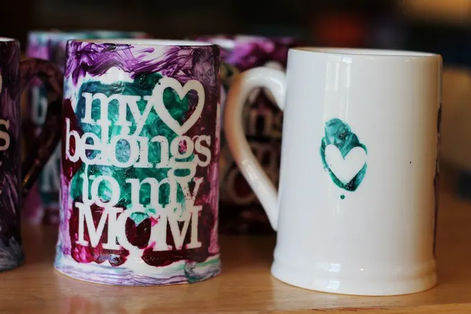 My heart belongs to my mom coffee cups