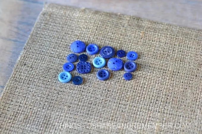 Burlap + Button Flag Blue buttons glued on burlap to make the corner of a flag.