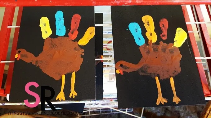 chalkboard-handprint-turkeys