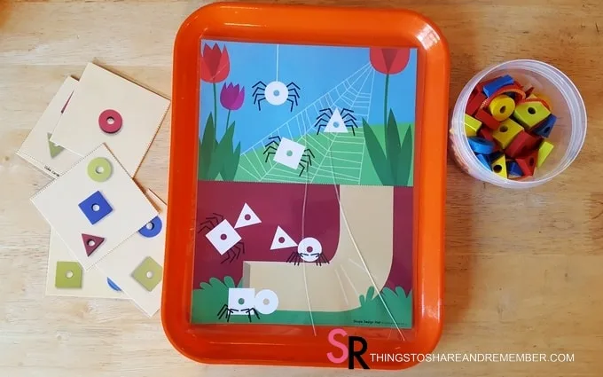 Itsy Bitsy Spider activity mat with manipulatives #MGTblogger