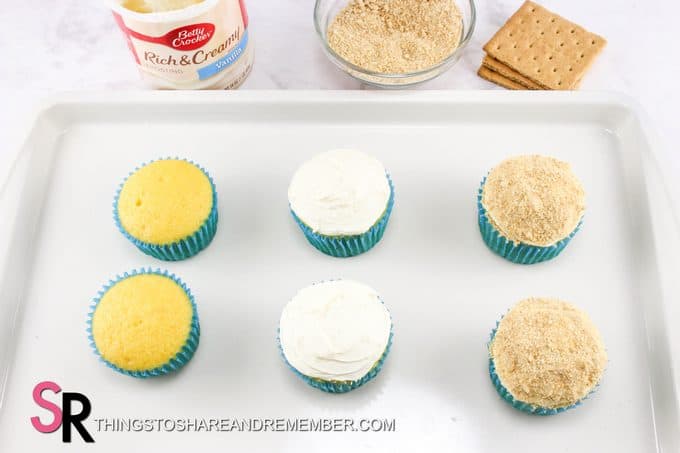 crushed graham crackers for sand on cupcakes