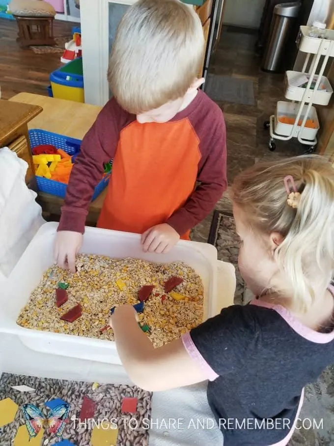 Sensory Shape Discovery Search and Match with grains - Mother Goose Time Health and Fitness theme for February 2019 - Preschool curriculum Food Groups - Grains activities #MGTblogger #MGTHealthandFitness #ece #preschool #nutritiontheme