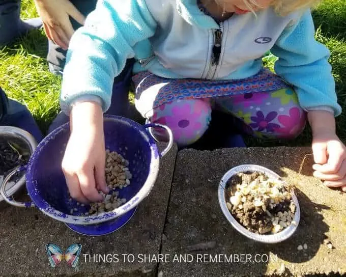 Nature Play Mud Pies  | Experience Preschool Down on the Farm theme