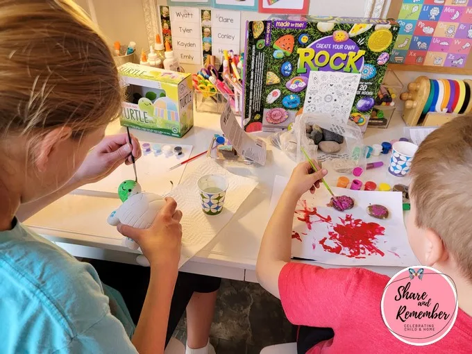 kids using creative summer art kits